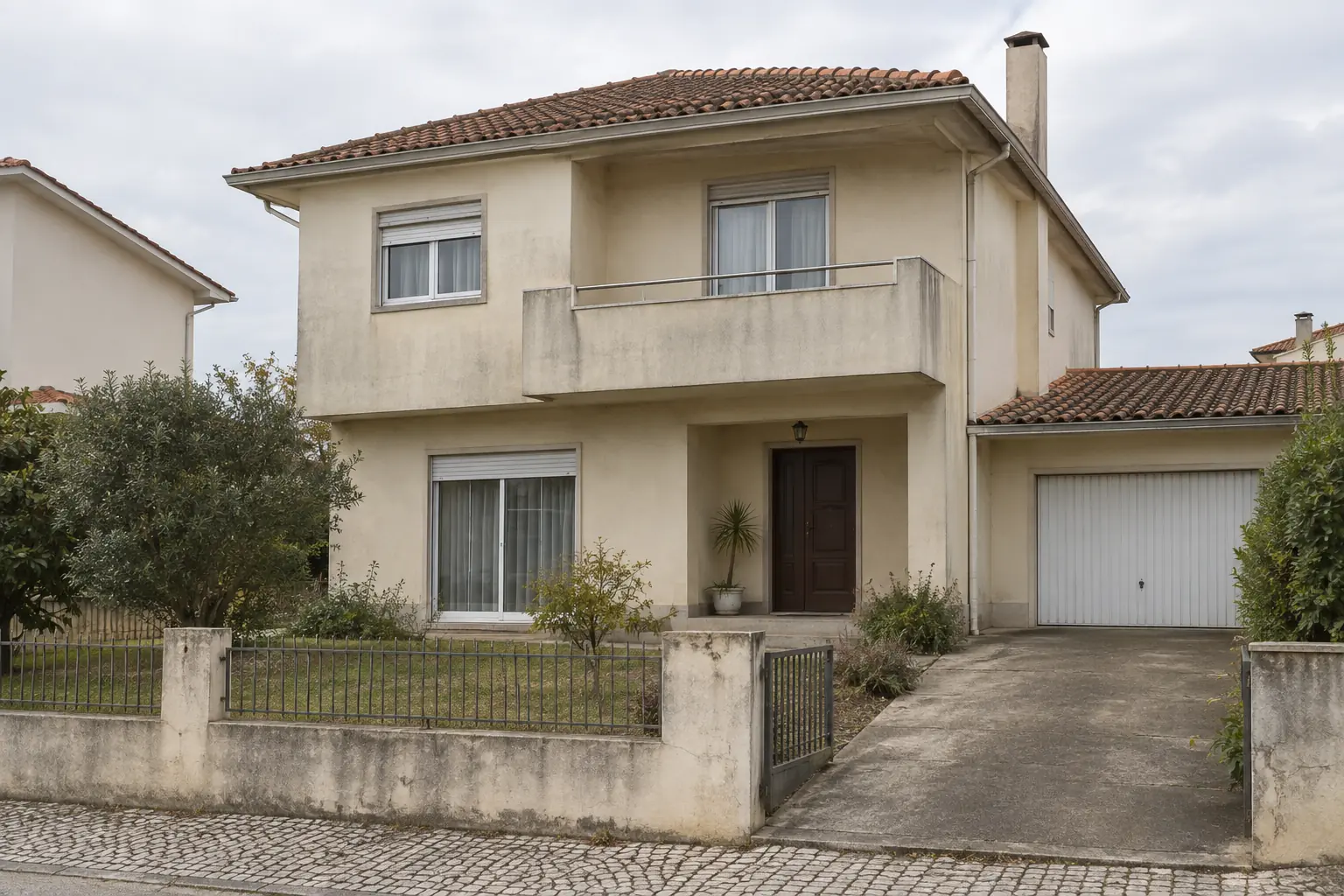 Simulação de fachada e exterior antes da remodelação